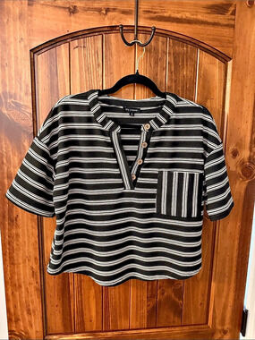 Blu Pepper Striped Short Sleeve Top in Black & White